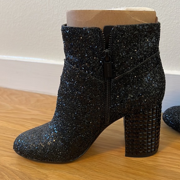 Michael Kors Arabella ankle boots - Picture 2 of 6